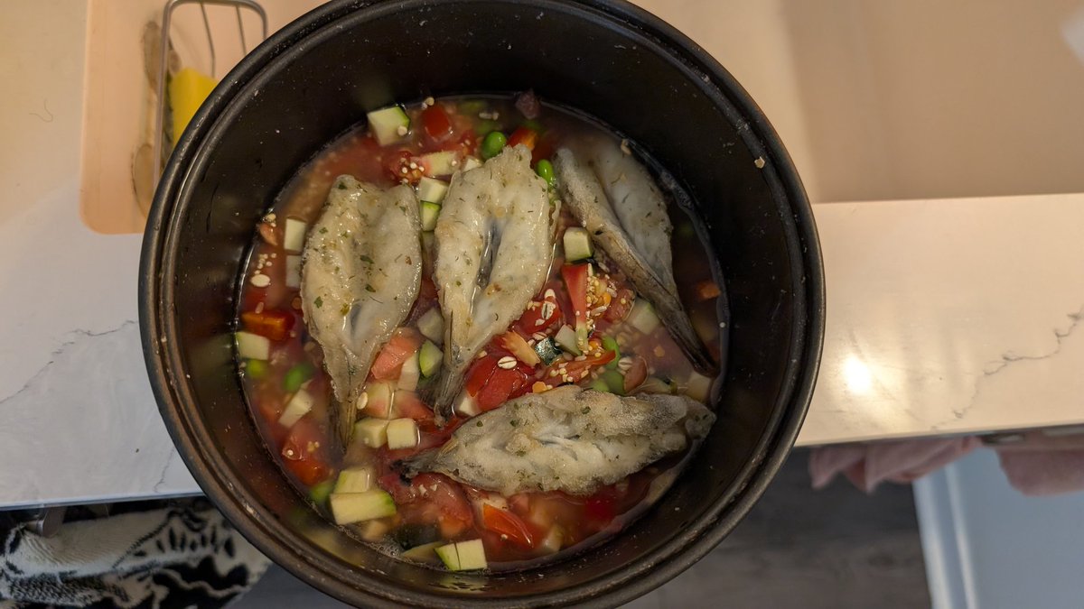 huangkm's tweet image. Science experiment. Trying to save on budget and also eat healthy.