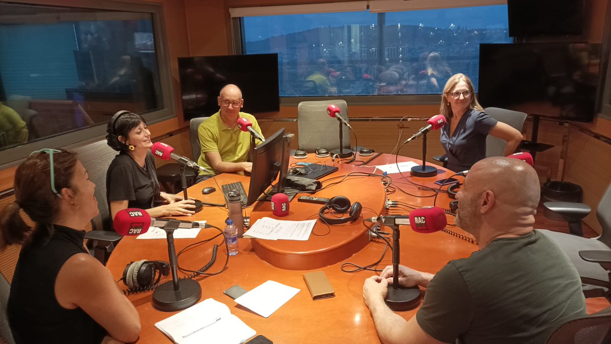 No ho sé RAC1 (@nohoserac1) on Twitter photo La tertúlia!
📌 Recordem la figura de Toni Cruz, exmembre de La Trinca i productor audiovisual.
📌Nova denúncia contra la representació que es va fer dimecres mofant-se del català.
🗣️ <a href="/rafalopez/">Rafael López</a>, <a href="/DolorsCamats/">Dolors Camats</a>, <a href="/silviacanovas/">Sílvia Cànovas</a> i <a href="/oriolribet/">Oriol Ribet Casademunt</a>. La tertúlia!
📌 Recordem la figura de Toni Cruz, exmembre de La Trinca i productor audiovisual.
📌Nova denúncia contra la representació que es va fer dimecres mofant-se del català.
🗣️ <a href="/rafalopez/">Rafael López</a>, <a href="/DolorsCamats/">Dolors Camats</a>, <a href="/silviacanovas/">Sílvia Cànovas</a> i <a href="/oriolribet/">Oriol Ribet Casademunt</a>.