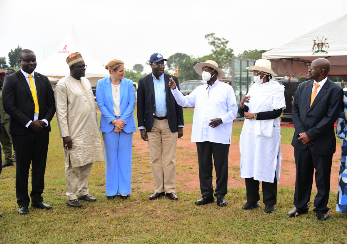 UNFPAUganda's tweet image. As Chief Guest at #WorldPopulationDay, H.E. @KagutaMuseveni reaffirmed Uganda’s commitment to harnessing its population potential for sustainable development—highlighting the Parish Development Model (PDM) as key to grassroots prosperity for all. #WPD2025