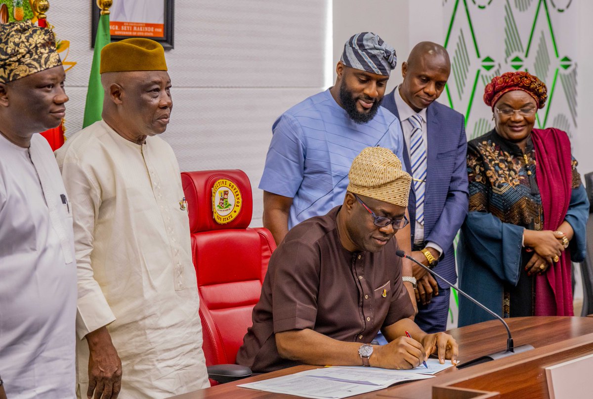 Adebo_ogund's tweet image. Earlier today, I joined His Excellency, Governor Seyi Makinde, at the official inauguration of the Governing Councils of some key tertiary institutions in Oyo State.
The institutions include :
- Oyo State College of Health Science & Technology
- The Polytechnic Ibadan
- Oyo…
