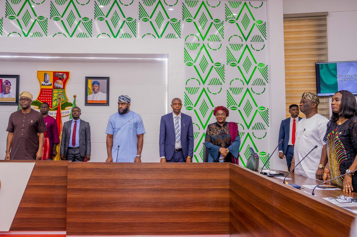 Adebo_ogund's tweet image. Earlier today, I joined His Excellency, Governor Seyi Makinde, at the official inauguration of the Governing Councils of some key tertiary institutions in Oyo State.
The institutions include :
- Oyo State College of Health Science & Technology
- The Polytechnic Ibadan
- Oyo…