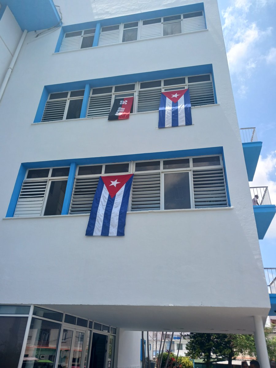 Si deshecha en menudos pedazos llega a ser mi bandera algún día, nuestros muertos alzando los brazos la sabrán defender todavía. 
#FidelPorSiempre 
#CubaEstaFirme 
#plazaenelcorazon 
<a href="/TaniaMCruzHdez/">Dra.Tania Margarita Cruz Hernández</a> 
<a href="/MINSAPCuba/">Ministerio de Salud Pública de Cuba</a> 
<a href="/mig/">Miguel Ares</a>