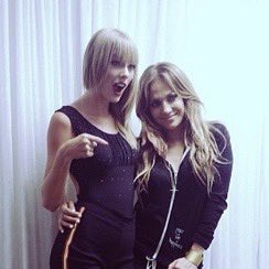 TheJLoData's tweet image. .@TaylorSwift13's "Willow" has now surpassed 1 billion streams on Spotify.