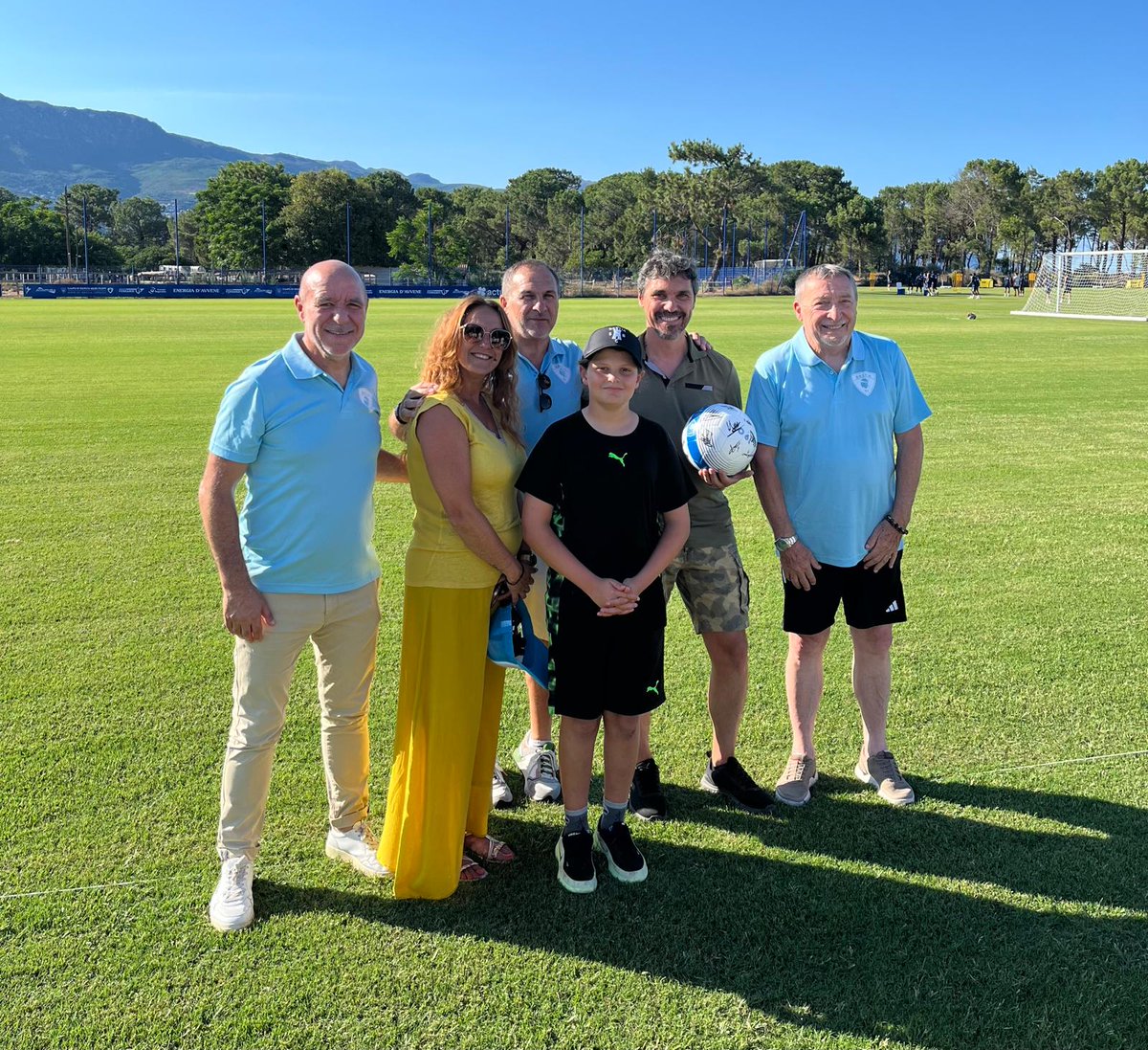 L’ASB92 a tenu la promesse faite au petit Thomas (opéré du cœur cet hiver) en l’accompagnant à une séance d’entraînement du <a href="/SCBastia/">SC Bastia</a>. Le coach B. Tavenot lui a fait visiter le centre et présenté les joueurs qui ont tous signé son ballon. Un autre rêve de gosse qui se réalise !