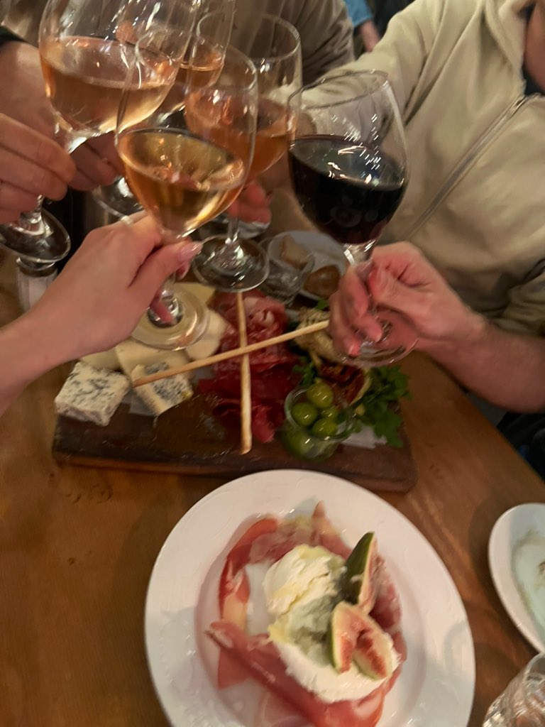 juneejuneejunee's tweet image. Auf ATH 🥂✨