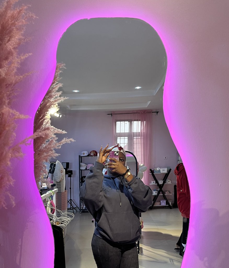 Jeassound's tweet image. It’s so cold in Nigeria🥺