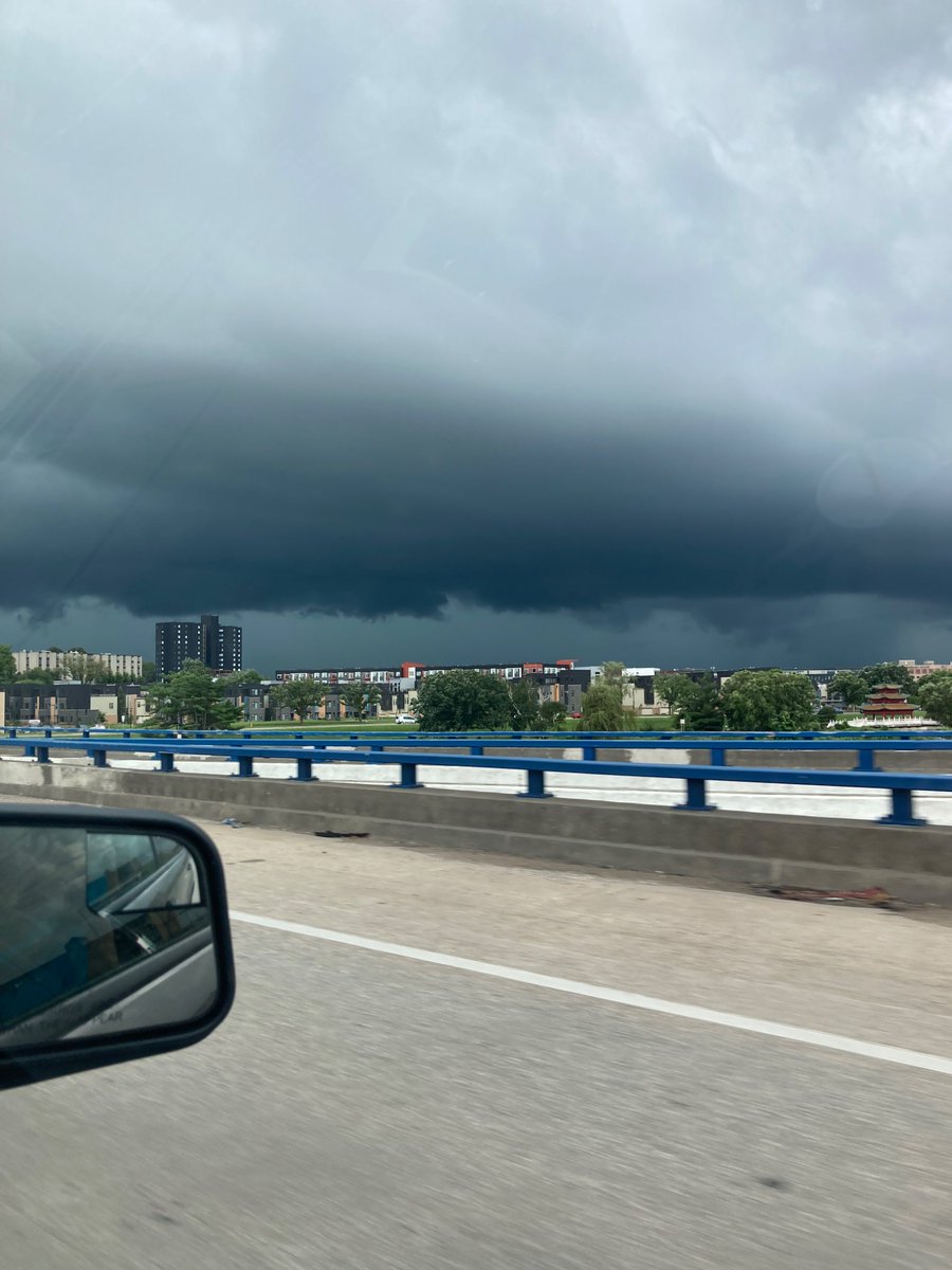 CrookyT1's tweet photo. My sister just sent me these pics, as she was leaving Des Moines.

Photo credit: Tina Hipsher

#weather
#iawx 
@NWSDesMoines
@WHOWeather
@EdWilsonWX13HD
@JeriannWX
@WXMegs
@dsmwx
@proughwx
@IAStormChasing
@ChrisKuball https://t.co/Re19yLRhP7