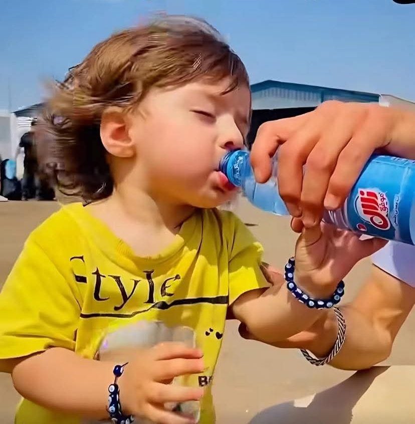 خسته تر ازخسته ….
و آینده نا معلوم…

😔کودک افغانستانی