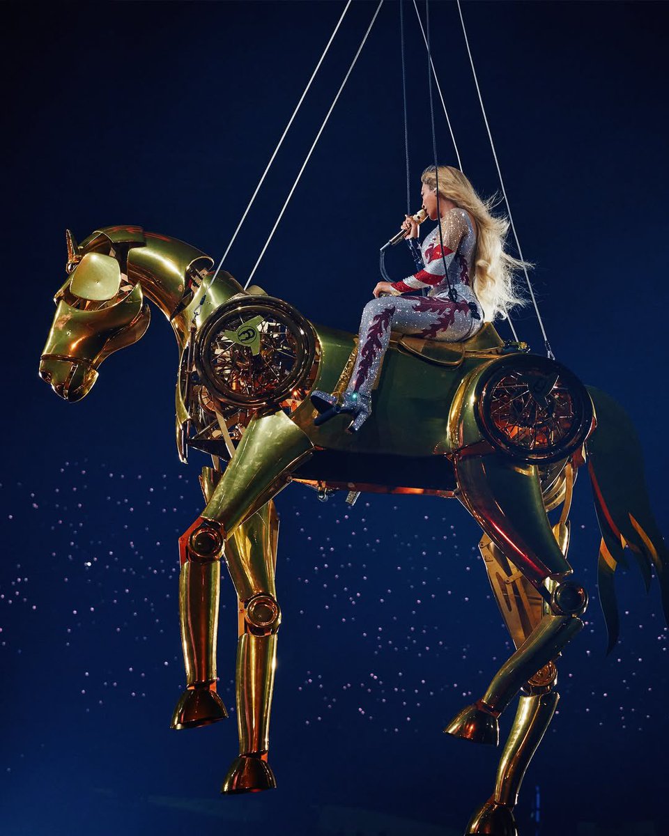 BeyonceMexico's tweet photo. Sorprendió con el caballo https://t.co/NJnBV56Q5e