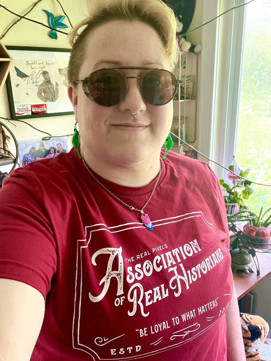 Got my shirt from <a href="/RealPixels_/">Real Pixels</a> I love it!!! #rdr2
