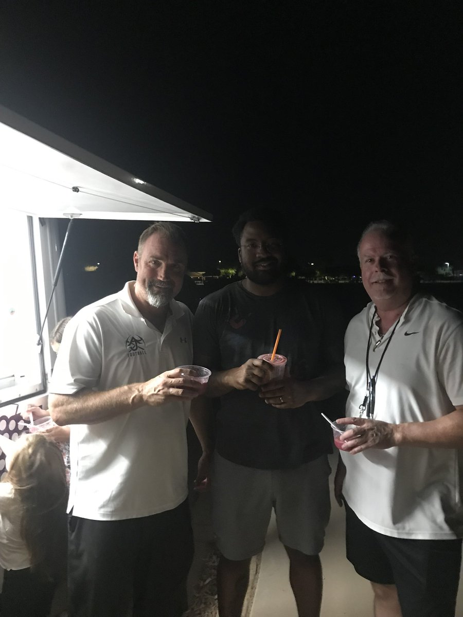 𝑷𝑹𝑶𝑺𝑷𝑬𝑪𝑻𝑶𝑹 𝑭𝑶𝑶𝑻𝑩𝑨𝑳𝑳 tweet media