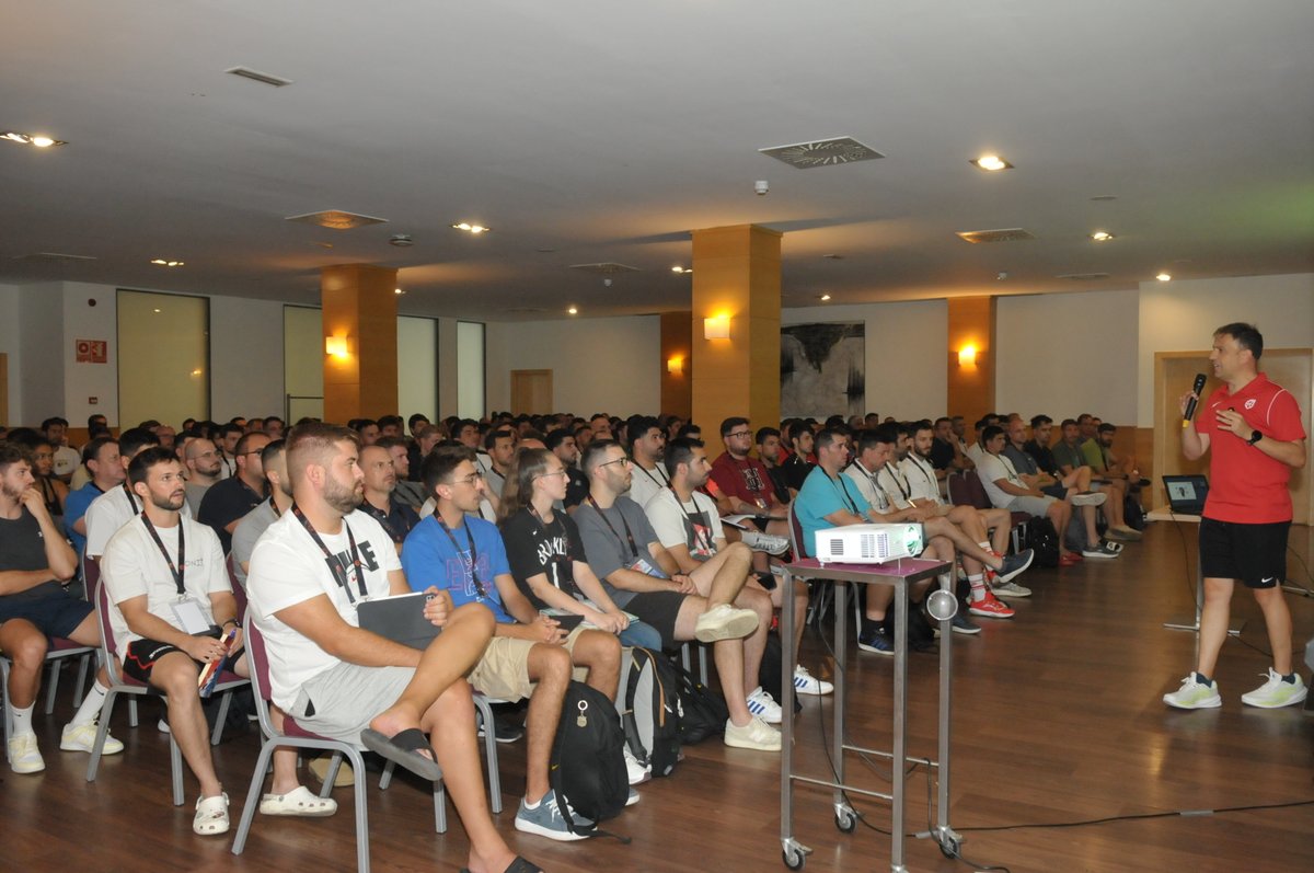 Esta tarde se ha inaugurado en Zaragoza el Curso SUPERIOR de Entrenadores 👨‍🏫

#CES2025 #SomosEquipo