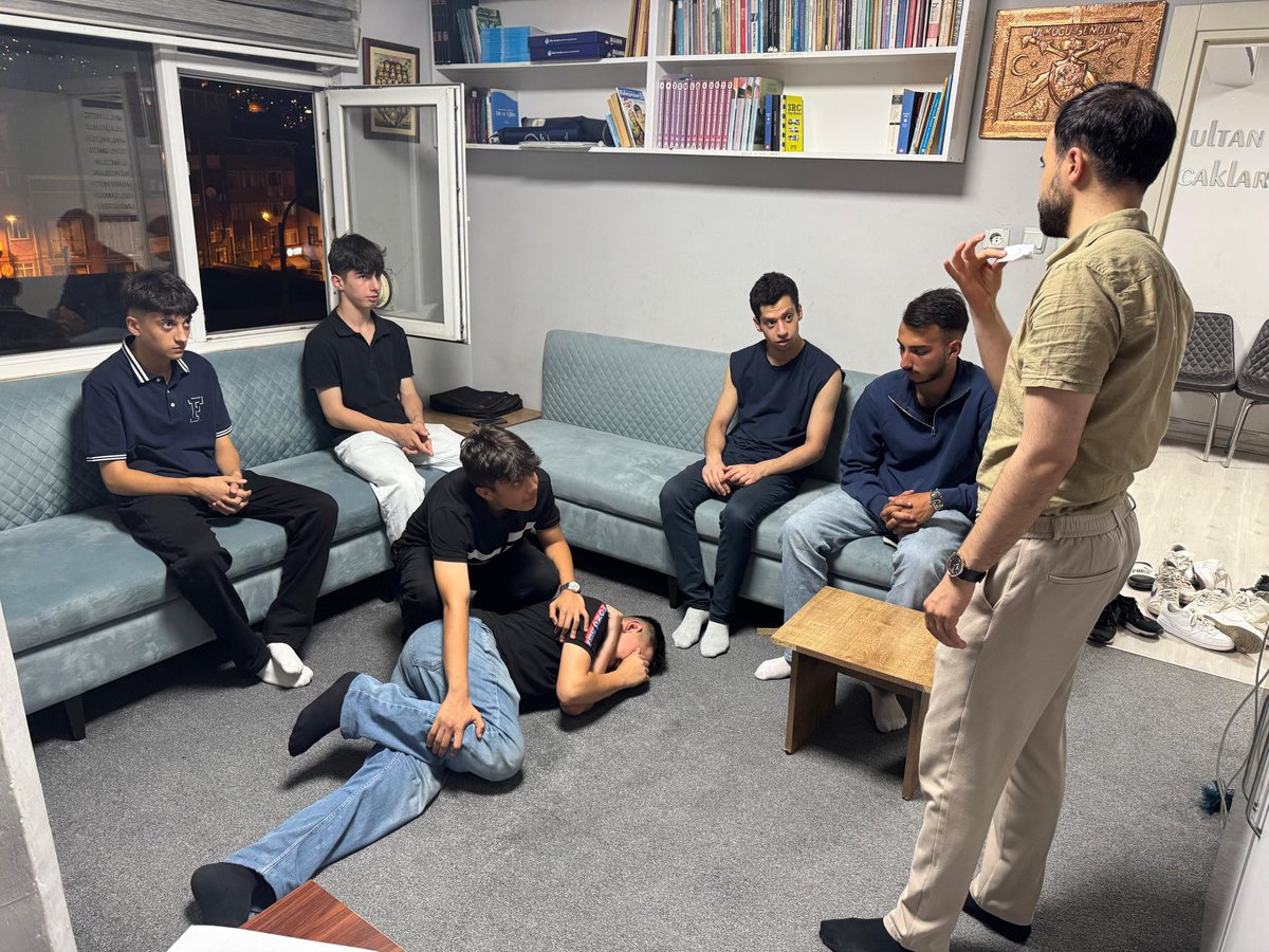 Eyüpsultan Ülkü Ocaklarımız, Kutadgu Bilig Ortaöğretim Yaz Kişisel Gelişim Programları Kişisel Gelişim Faaliyetler kapsamında “İlk Yardım” eğitimi gerçekleştirdi.