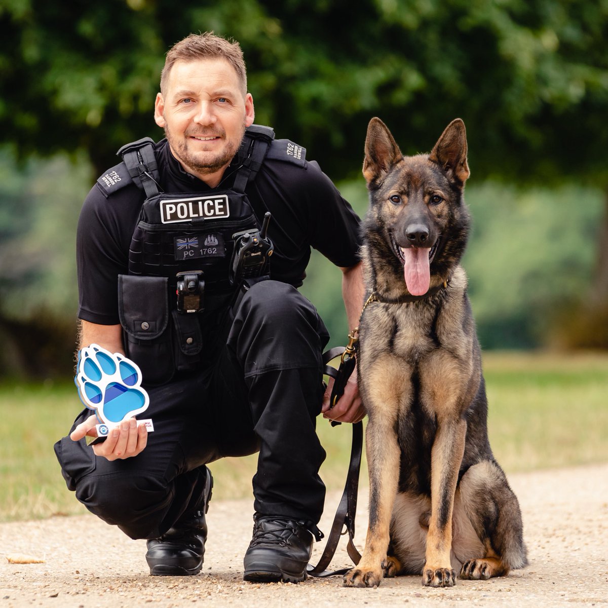 ThinBluePaw's tweet image. It is with profound sadness that we share the passing of PD Jura from Leicestershire Police, following a brave battle with gastric torsion. Jura was a truly special police dog, not only due to his operational success, but also because of the remarkable bond he shared with his…