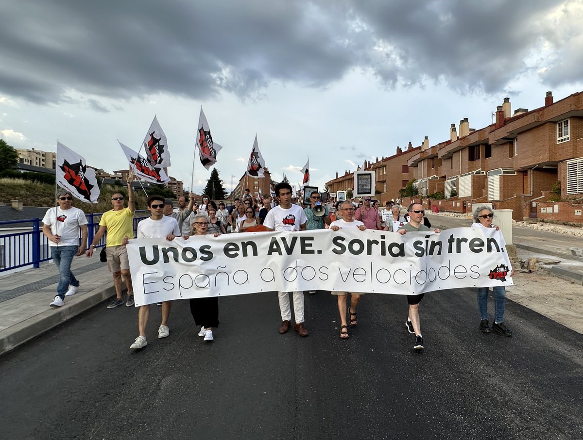 📢 Gracias a las más de 1.000 personas que os habéis unido a nuestro llamamiento para defender el ferrocarril en nuestra provincia.

Ser pocos no resta derechos. La lucha sigue.