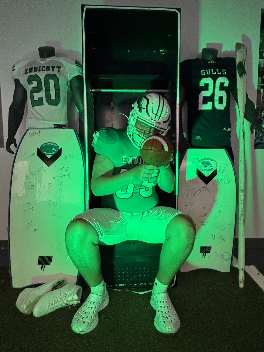 BMagee55's tweet image. Great visit today with @EndicottFB. Thank you @CoachSqualli @CoachPerilloEC @CoachCorc70 @CoachMcGonagle for a great day. Fired up after watching some film and talking football. Another step closer!
#ROAD2THENE6T
#BEACHBALL🐦🏈🏖️
@CoachSchaum
@CoachTimAsbell @MattMontpetit37