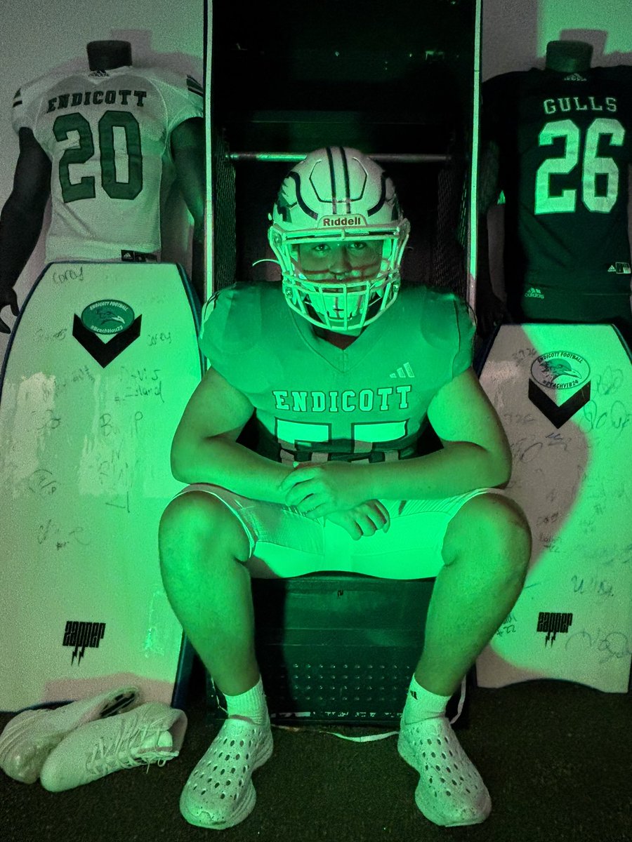 BMagee55's tweet image. Great visit today with @EndicottFB. Thank you @CoachSqualli @CoachPerilloEC @CoachCorc70 @CoachMcGonagle for a great day. Fired up after watching some film and talking football. Another step closer!
#ROAD2THENE6T
#BEACHBALL🐦🏈🏖️
@CoachSchaum
@CoachTimAsbell @MattMontpetit37