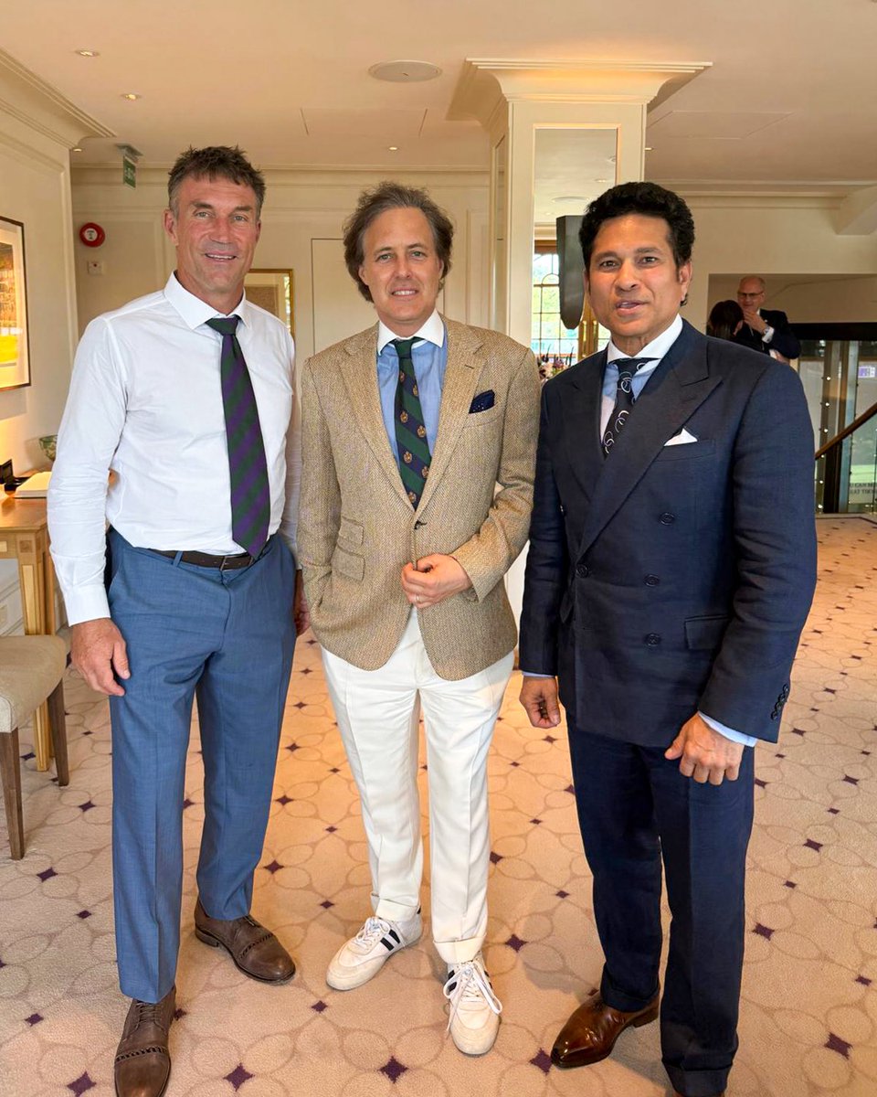 sachin_rt's tweet image. Game: Tennis.
Suit: Ralph Lauren.
Match: Perfection.
Delighted to share the magic of Wimbledon from the Royal Box with fellow tennis enthusiasts - David Lauren, Pat Cash, and Benedict Cumberbatch. Conversations, camaraderie, and a deep love for the game made it unforgettable.…