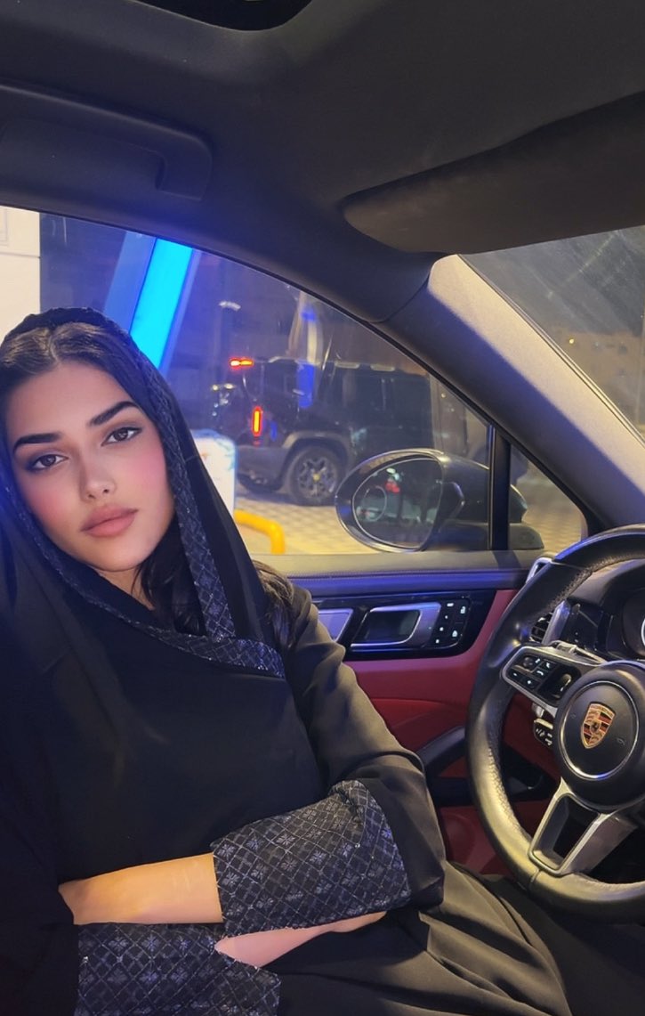 lkclz3's tweet image. اليوم انا ماني بوكميه اليوم انا تعبانه