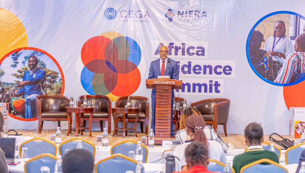 CEGA_UC's tweet image. As the global aid landscape shifts, evidence is critical—now more than ever.
CEGA, @BusaraCenter, & @NIERA_EA recently hosted #NairobiEvidenceWeek, featuring #AES2025 and #ESA2025, to advance research and policy that improves lives.
Stream: go.cega.org/AES25live