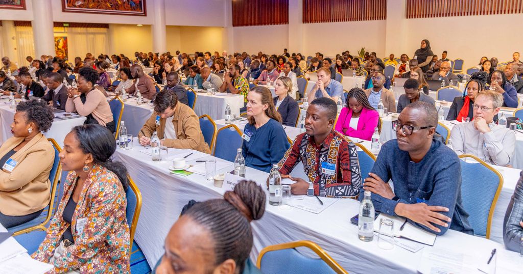 CEGA_UC's tweet image. As the global aid landscape shifts, evidence is critical—now more than ever.
CEGA, @BusaraCenter, & @NIERA_EA recently hosted #NairobiEvidenceWeek, featuring #AES2025 and #ESA2025, to advance research and policy that improves lives.
Stream: go.cega.org/AES25live