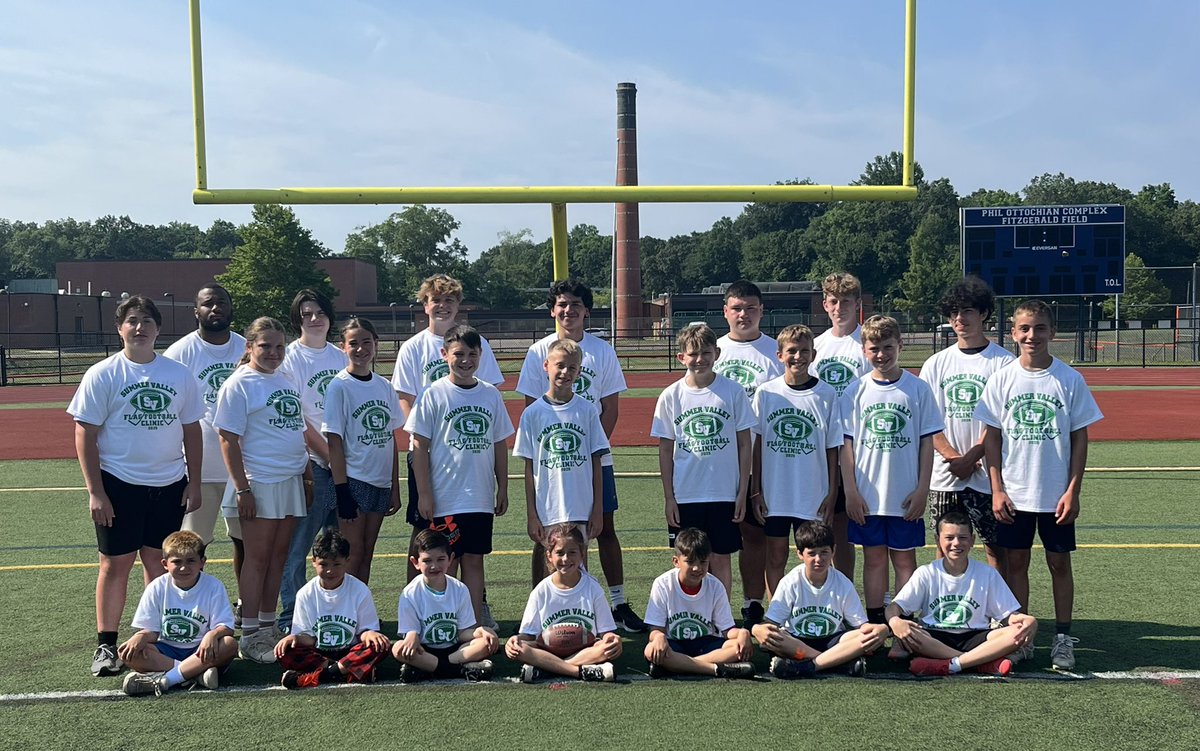 CoachMonroe25's tweet image. Having blast in Summer Camp season ! 
🏈🏀 @CoachDeeB3