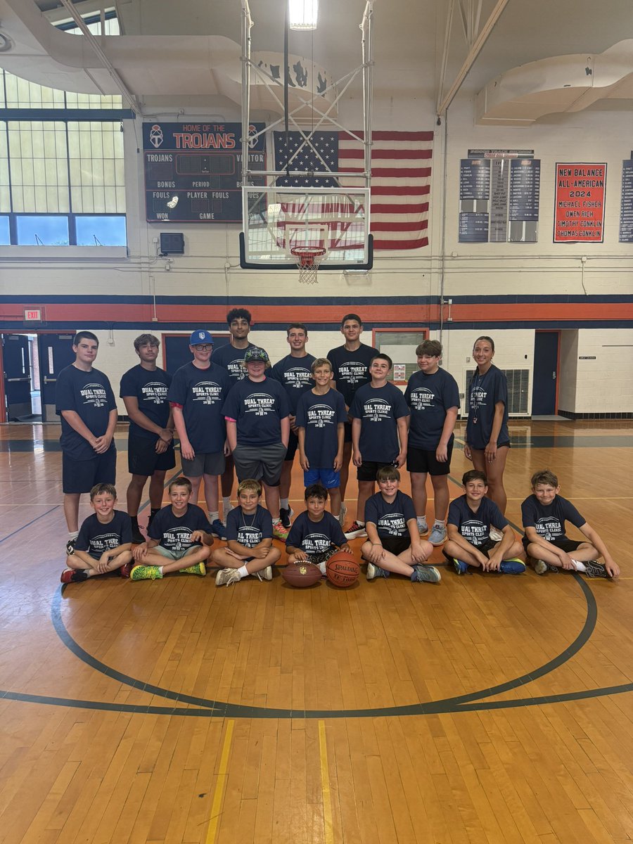 CoachMonroe25's tweet image. Having blast in Summer Camp season ! 
🏈🏀 @CoachDeeB3