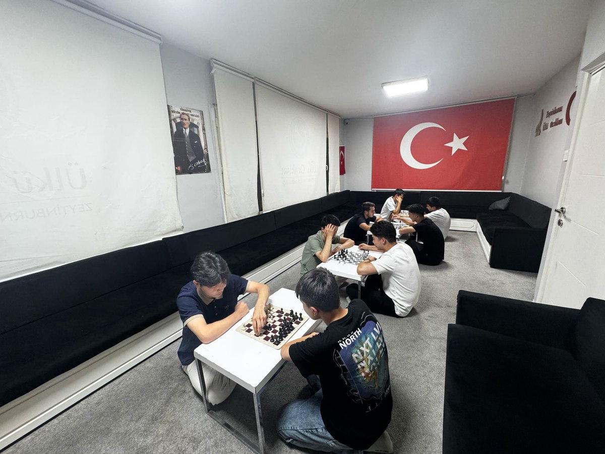 Zeytinburnu Ülkü Ocaklarımız, Kutadgu Bilig Ortaöğretim Yaz Gelişim Programı Akıl ve Zekâ Oyunları Faaliyetleri kapsamında “satranç” etkinliği gerçekleştirdi.