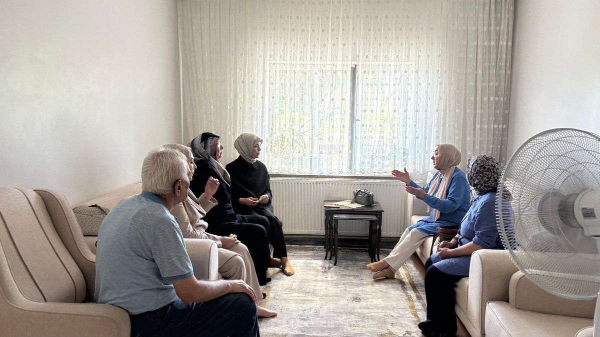 AK Kadın Ankara (@akkadinankara) on Twitter photo İl Kadın Kolları Başkanımız Sayın <a href="/akgul_aysel/">Aysel Koçak Akgül</a> ,İl Kadın Kolları Başkan Yardımcımız ile Polatlı ilçe Kadın Kolları Başkanımız <a href="/SerifeCeylan26/">Şerife Ceylan</a> ,yönetim kurulu üyelerimiz ile birlikte Polatlı’da gönül köprüleri kurmaya devam ediyoruz. Ev ziyaretlerimizle hemşehrilerimizin İl Kadın Kolları Başkanımız Sayın <a href="/akgul_aysel/">Aysel Koçak Akgül</a> ,İl Kadın Kolları Başkan Yardımcımız ile Polatlı ilçe Kadın Kolları Başkanımız <a href="/SerifeCeylan26/">Şerife Ceylan</a> ,yönetim kurulu üyelerimiz ile birlikte Polatlı’da gönül köprüleri kurmaya devam ediyoruz. Ev ziyaretlerimizle hemşehrilerimizin