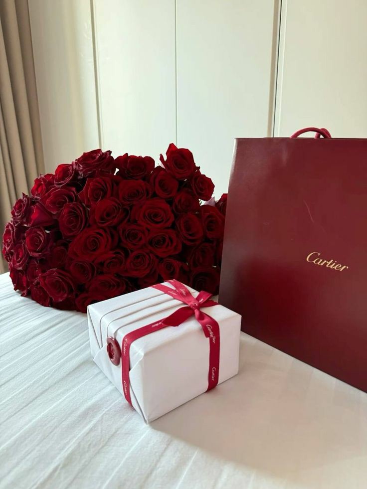 Cartier &amp; Flowers