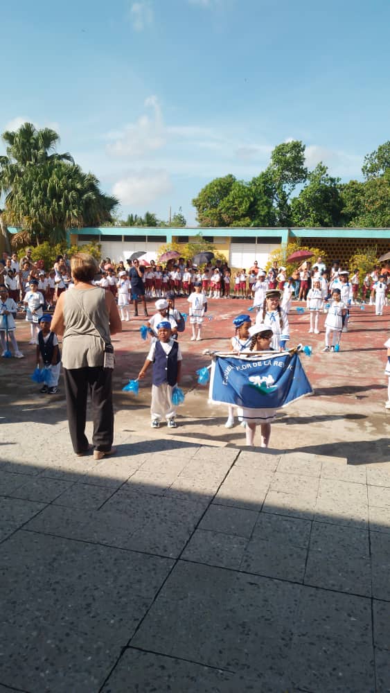 OlidaisyD36518's tweet photo. Nuestros niños felices, nuestros centros engalanado porque  la #LaLisaViveEnMí  y en  nuestros #educadoresliseños   #PorUn26DeVictoria 
@DirectEducaHab 
@IzquierdoAlons1 
@MaraVic19210960 
@YanetHzP25 
@YohaniaN44746 https://t.co/CMnnk1Oi10