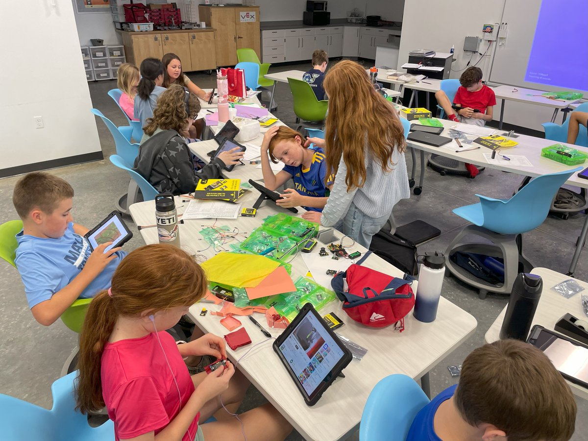 UFMSE's tweet image. Thanks to donor & UF Foundation Board member Mark Rosser, students at Maclay School explored engineering through the Goldberg Gators STEM camp—hands-on, high-impact learning powered by generosity!
#STEMeducation #FutureEngineers