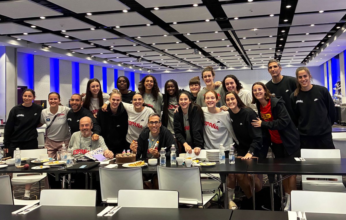 Felicidades coach!!! <a href="/CoachDavidM/">David Muñoz</a> 🇪🇸🏀