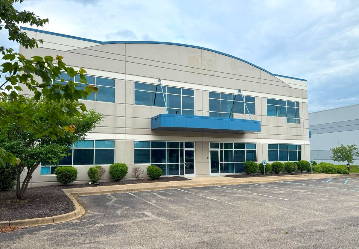 FLEX SPACE AVAILABLE

📍2301 Stanley Gault Pkwy – in Eastpoint Business Center

• Over 9,000 SF of office space + over 3,000 SF of flex/warehouse space

Interested? Call us today!
📞 502.429.0090

Full brochure: bit.ly/3IAK8ms 

#CommercialRealEstate #LouisvilleKY