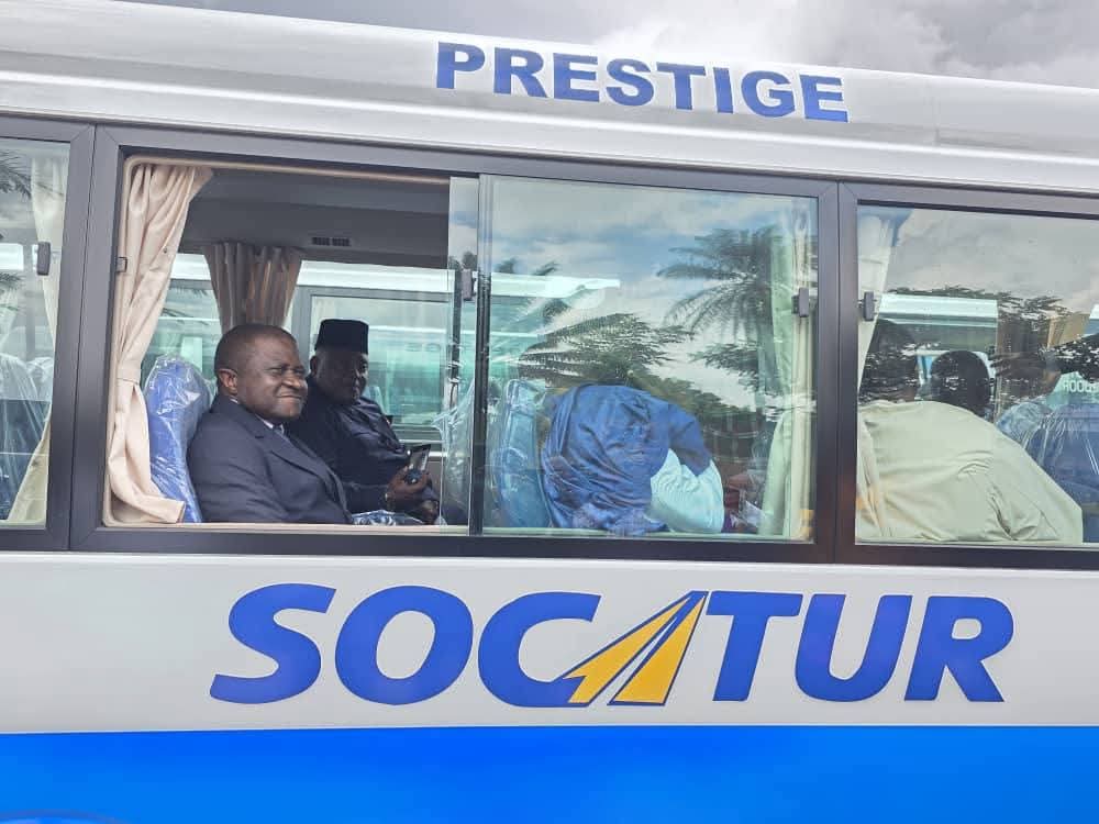 TheCameroonianZ's tweet photo. Les nouveaux Bus de la Société Camerounaise des Transports Urbains (#SOCATUR). https://t.co/YJhHATlLdO
