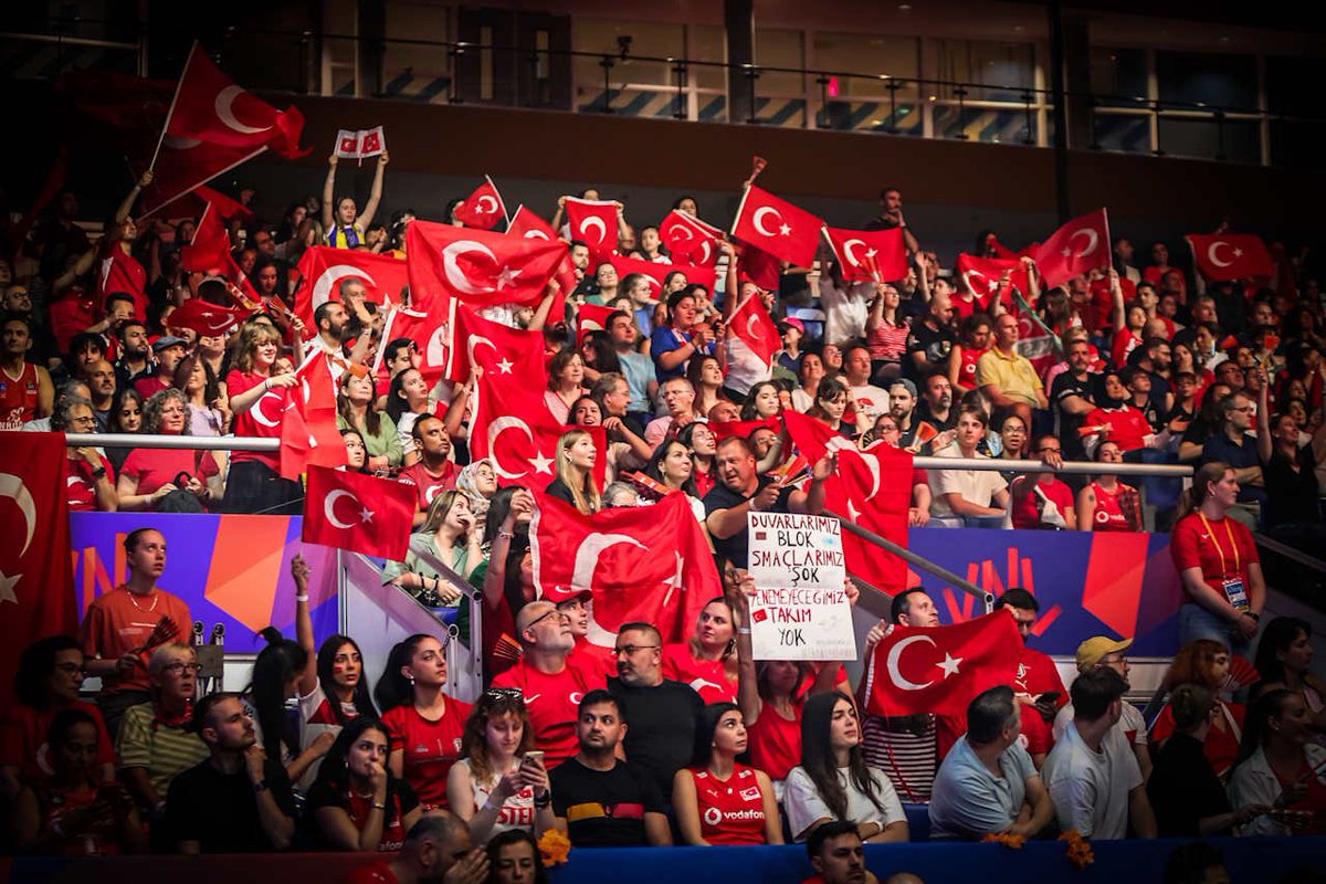 volleyland_'s tweet image. 🤯Üçüncü seti Çekya karşısıda 25-4 kazandık

Setlerde 2-1 gerideyiz

#FileninSultanları #VNL2025