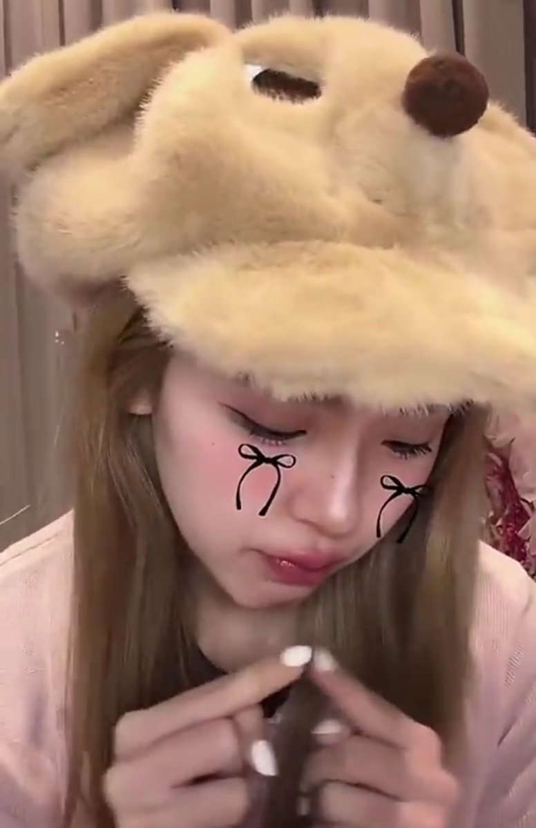 For JuneMewnich Thailand: 

Today, I heard June say something that broke my heart: that maybe she only has 20 fans in Thailand. And even if she said it half-jokingly or from a place of insecurity, it truly hurts me. Because I know that feeling doesn’t come out of nowhere… it