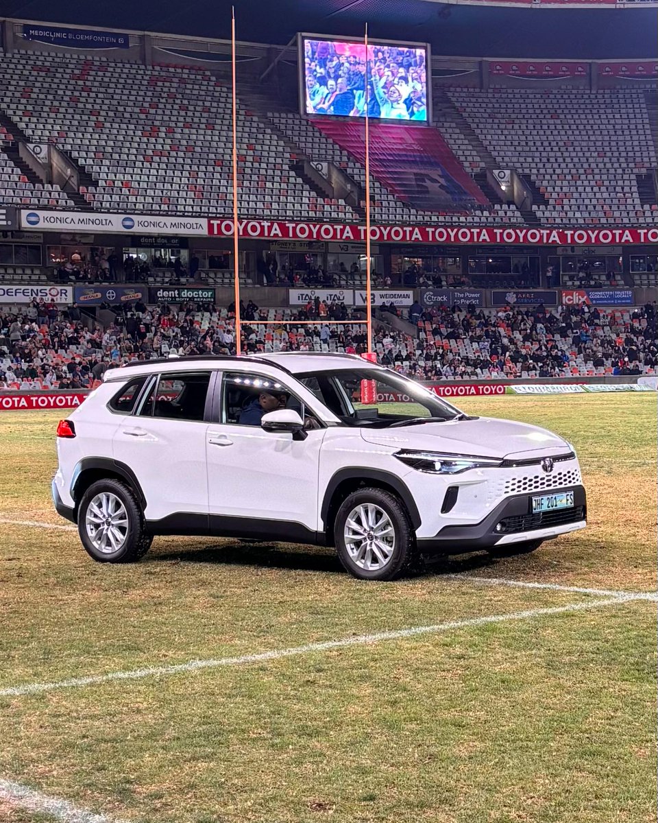 ToyotaSA's tweet image. Proudly built in SA for a team that embodies strength, heritage and heart, we celebrated 130 years of @CheetahsRugby by handing over 6x brand-new Corolla Cross 1.8 XS vehicles. Here’s to the road ahead 🐆 
 #ToyotaCheetahs #FilledWithLife #130YearsStrong