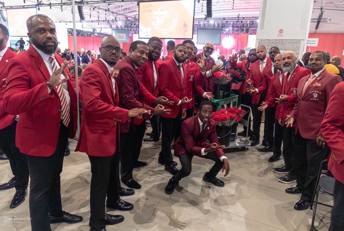 kapsi1911's tweet image. Kappa Alpha Psi Fraternity, Inc. joined Delta Sigma Theta’s National Convention in D.C., where Grand Polemarch Jimmy McMikle brought greetings and presented a gift to their National President. Eastern Province brothers welcomed the Deltas with single-stem carnations.
