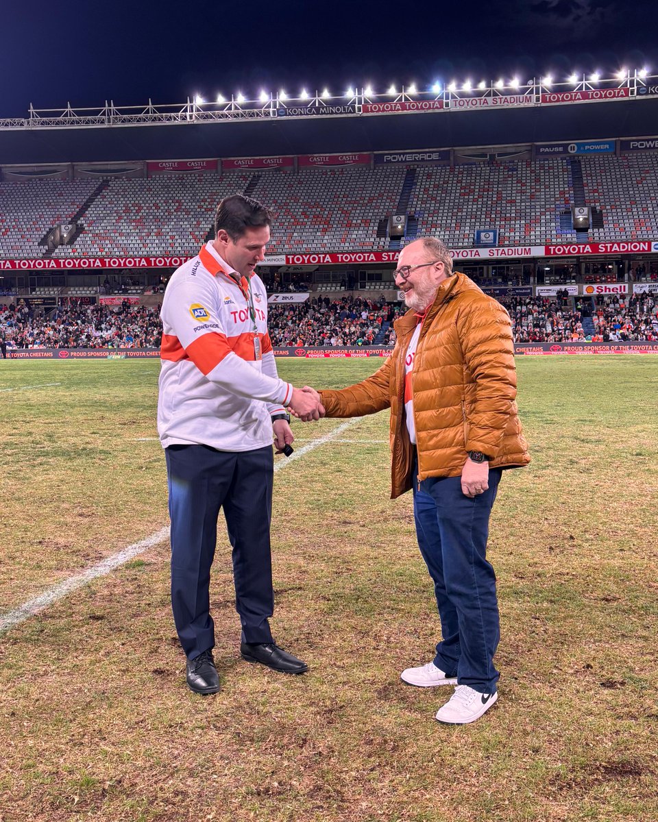 ToyotaSA's tweet image. Proudly built in SA for a team that embodies strength, heritage and heart, we celebrated 130 years of @CheetahsRugby by handing over 6x brand-new Corolla Cross 1.8 XS vehicles. Here’s to the road ahead 🐆 
 #ToyotaCheetahs #FilledWithLife #130YearsStrong