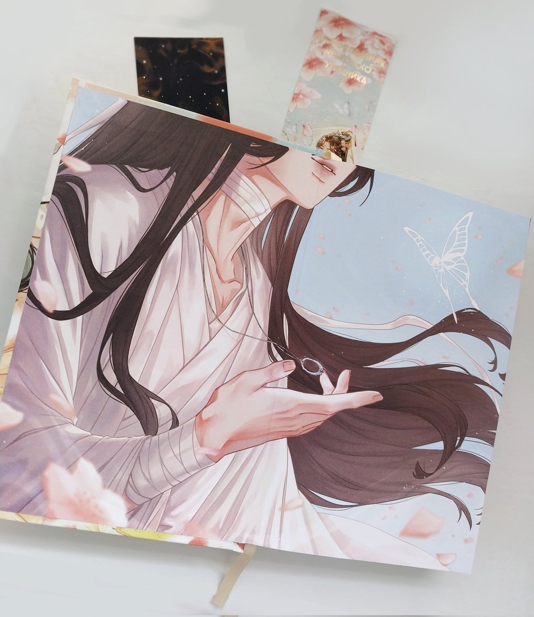 taoaxi__'s tweet image. 🌸✨️🫶
#TianGuanCiFu Ukrainian licensed edition with my artwork on the endpapers 🥺