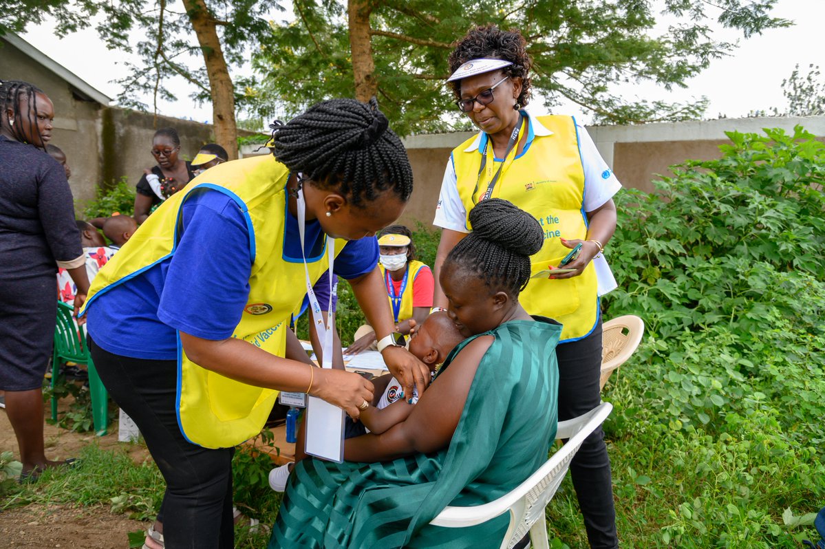 PreventTyphoid's tweet image. Scenes from #Kenya this week, where countless health workers are delivering #typhoid conjugate vaccines across the country.
Read more about the campaign ⤵️
coalitionagainsttyphoid.org/kenyas-milesto…
#TakeOnTyphoid
📸 Photo Credit: Martin Mwangi