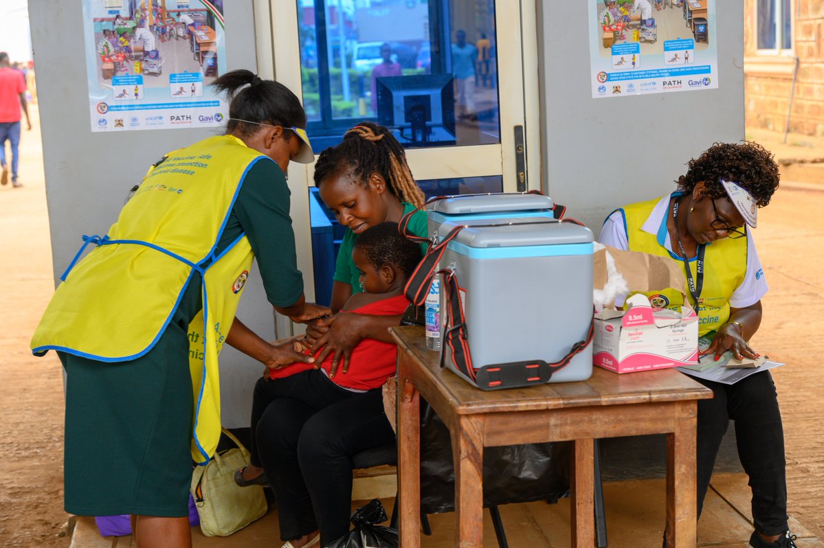 PreventTyphoid's tweet image. Scenes from #Kenya this week, where countless health workers are delivering #typhoid conjugate vaccines across the country.
Read more about the campaign ⤵️
coalitionagainsttyphoid.org/kenyas-milesto…
#TakeOnTyphoid
📸 Photo Credit: Martin Mwangi