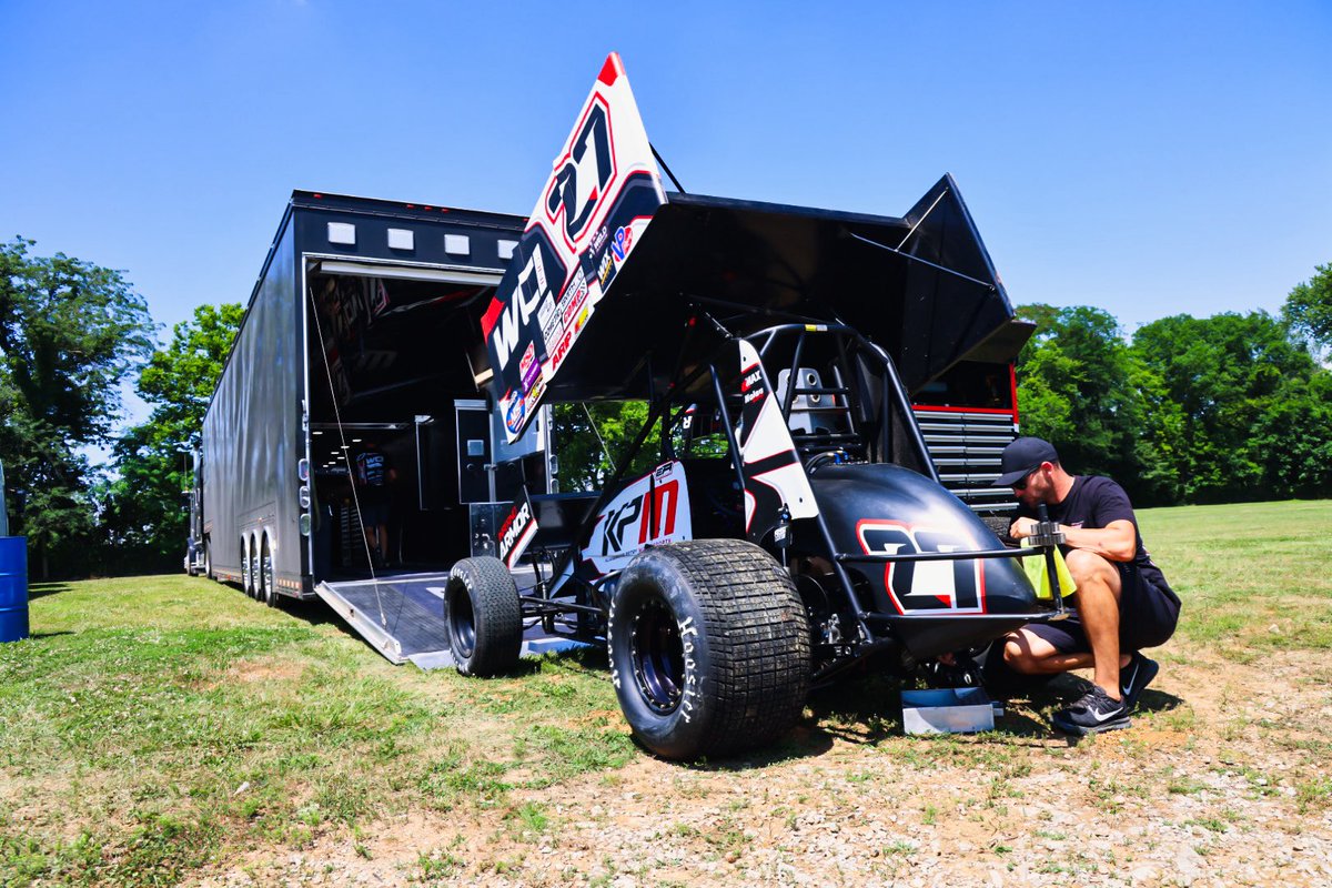 KPMotorsports27's tweet image. Unloaded here in Florence, KY with @HighLimitRacing. #KPM
