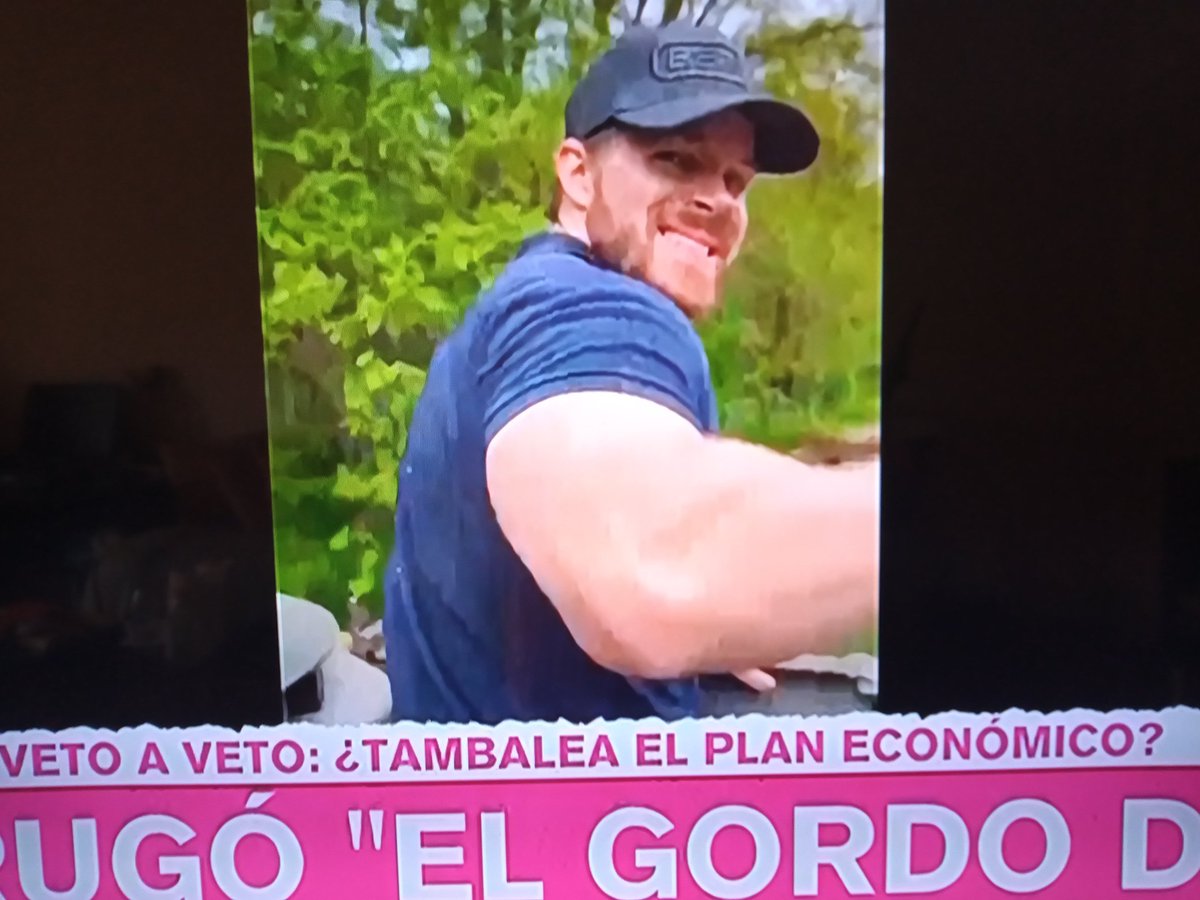 lolariemucho's tweet photo. Estamos esperando que el ministro Luis Petri nos informe que hacen
en Campo de Mayo, el gordo Dan y sus rastreros 
usando tanques del ejército
para pelotudear.
#Argenzuela https://t.co/c5bWXI7VrF