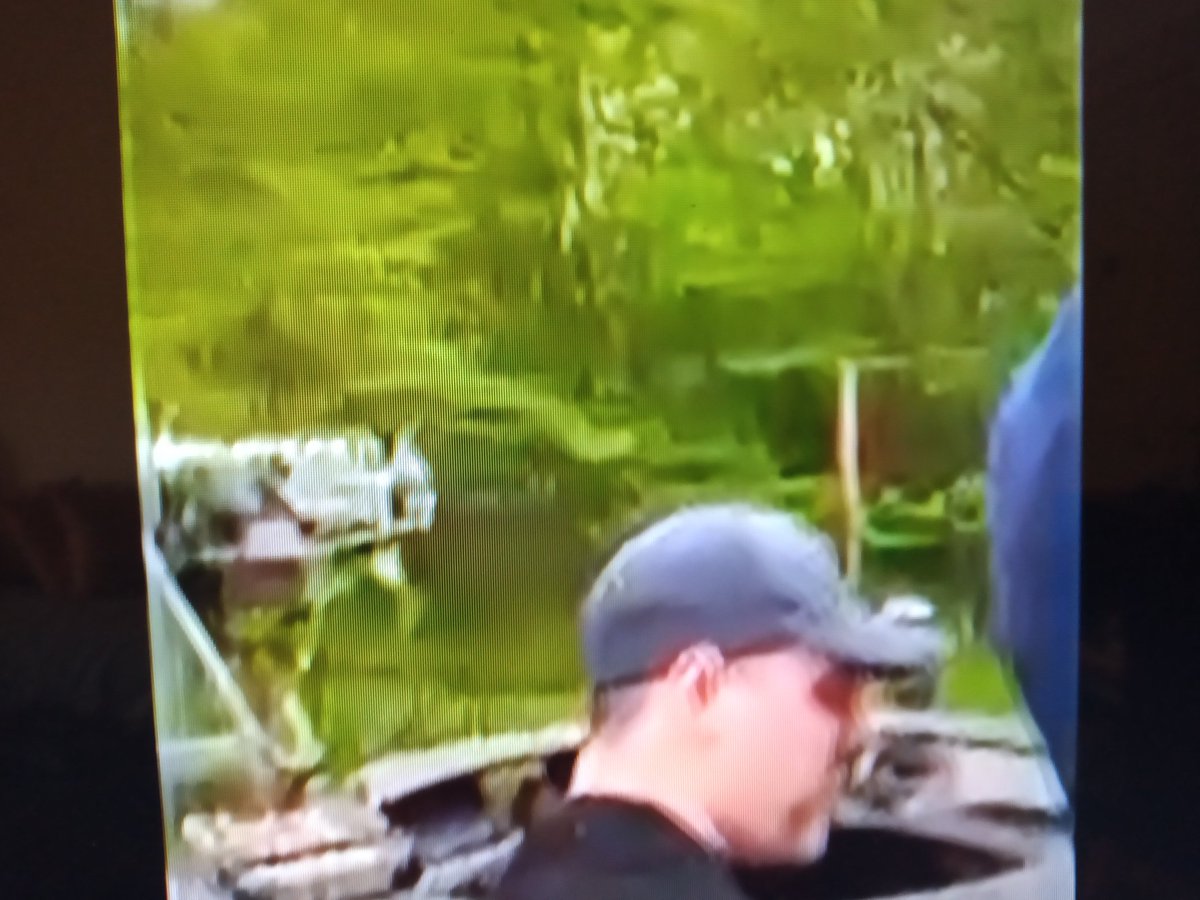 lolariemucho's tweet photo. Estamos esperando que el ministro Luis Petri nos informe que hacen
en Campo de Mayo, el gordo Dan y sus rastreros 
usando tanques del ejército
para pelotudear.
#Argenzuela https://t.co/c5bWXI7VrF