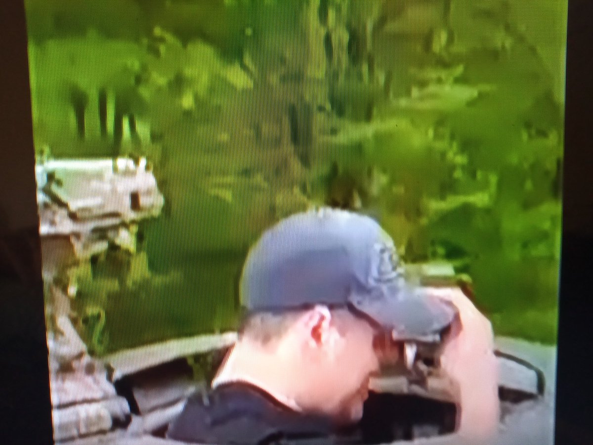 lolariemucho's tweet photo. Estamos esperando que el ministro Luis Petri nos informe que hacen
en Campo de Mayo, el gordo Dan y sus rastreros 
usando tanques del ejército
para pelotudear.
#Argenzuela https://t.co/c5bWXI7VrF