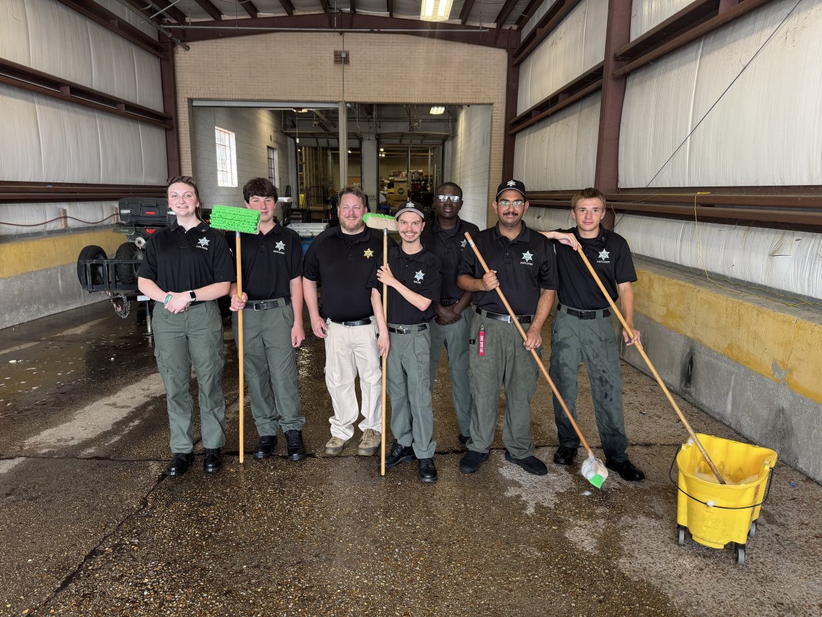ChasCoSheriff's tweet image. The Charleston County Sheriff’s Office Explorer Post concluded their year this afternoon with an Explorer Car Wash! Thanks for making sure our fleet is shiny headed into the weekend 🚓 #CCSO #TGIF