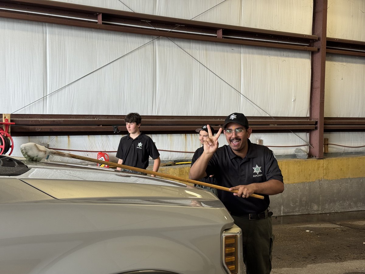 ChasCoSheriff's tweet image. The Charleston County Sheriff’s Office Explorer Post concluded their year this afternoon with an Explorer Car Wash! Thanks for making sure our fleet is shiny headed into the weekend 🚓 #CCSO #TGIF