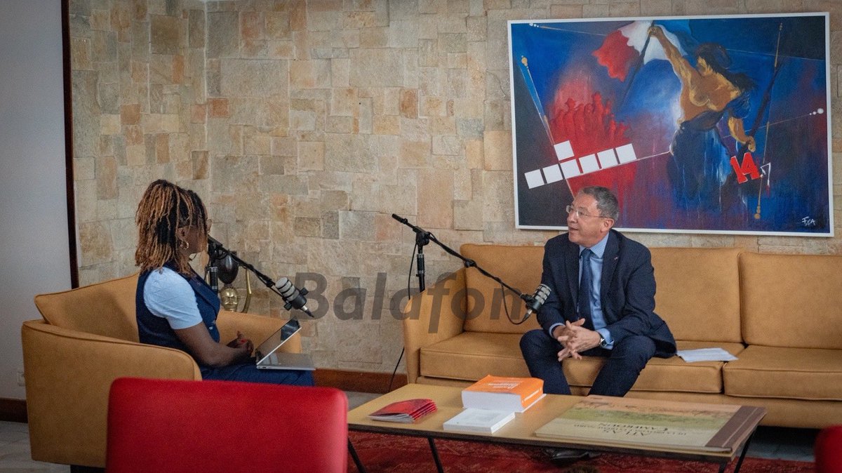🔴#Entretien ➖ « La France n’intervient aucunement dans le processus électoral au Cameroun. Nous nous contentons d’y jouer un rôle d’observateur, au même titre que les autres pays amis du Cameroun. »

🎙️Thierry Marchand, Ambassadeur de France au Cameroun.